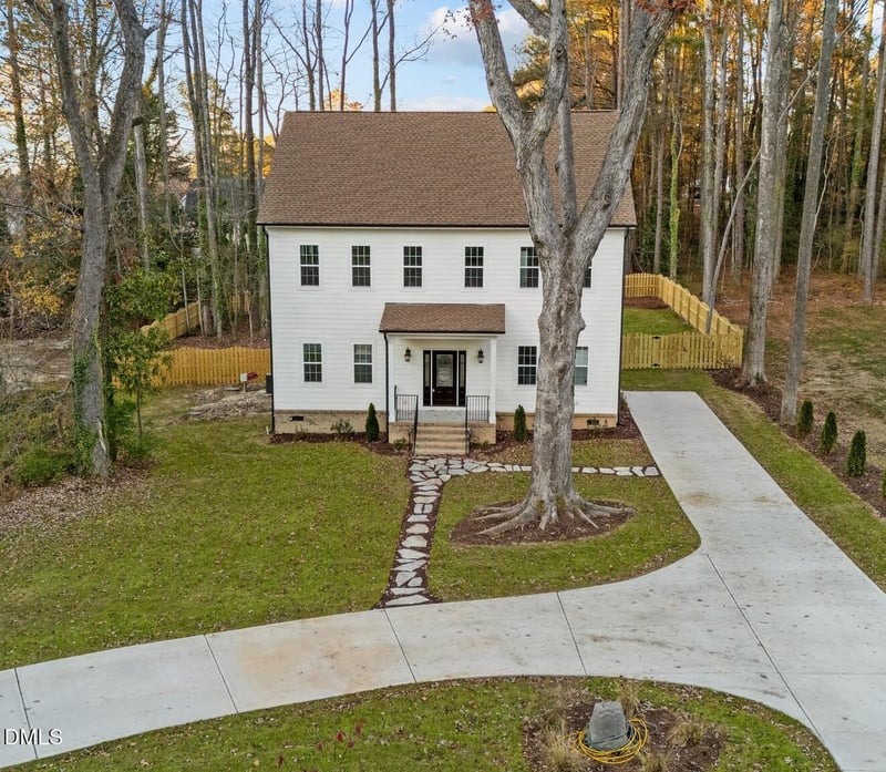 612 Lakeview Dr, Raleigh, NC 27603
