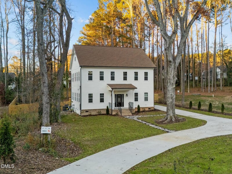 612 Lakeview Dr, Raleigh, NC 27603