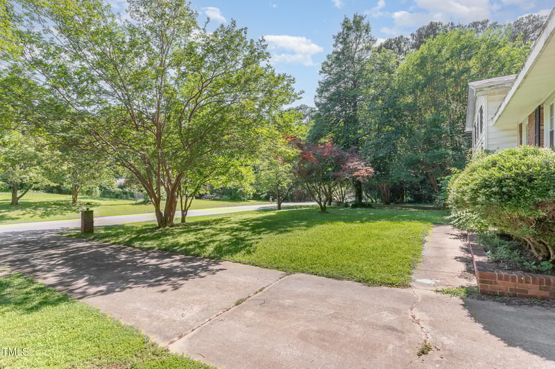 612 Locust Ln, Raleigh, NC 27603