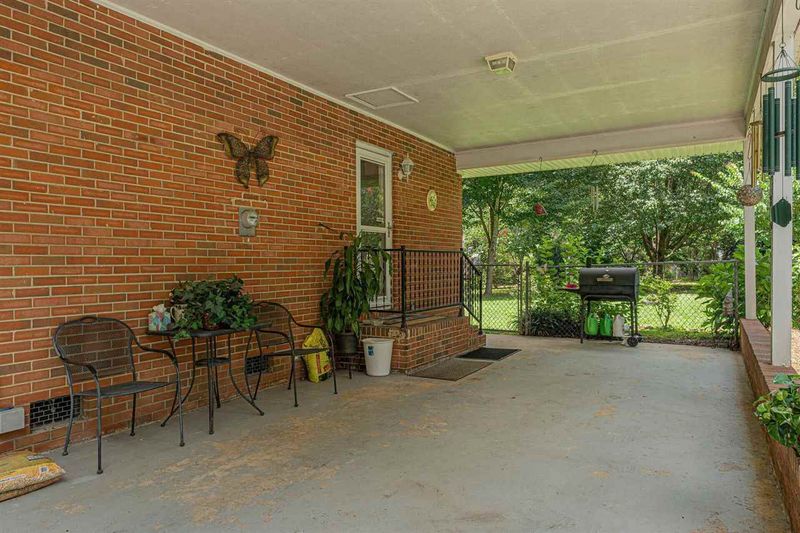612 Maple Ln, Raleigh, NC 27603
