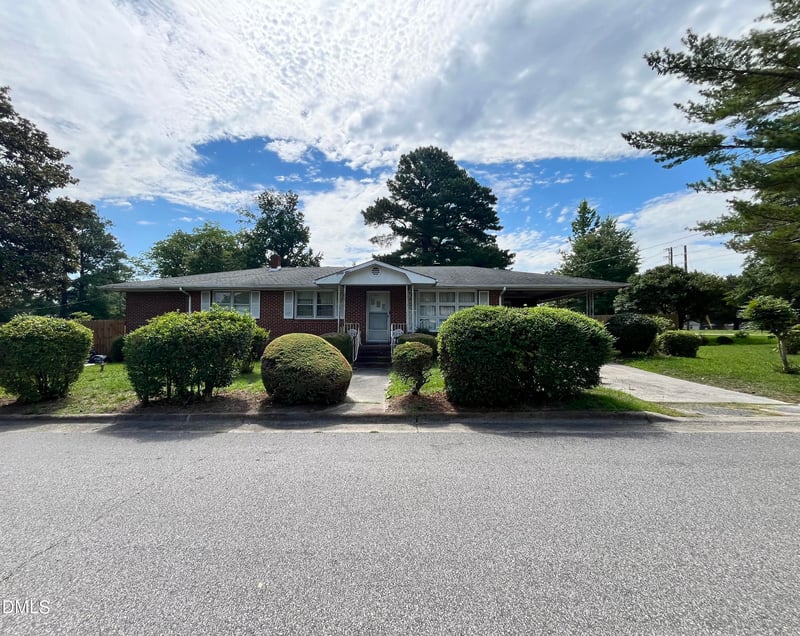 612 Noble St, Selma, NC 27576