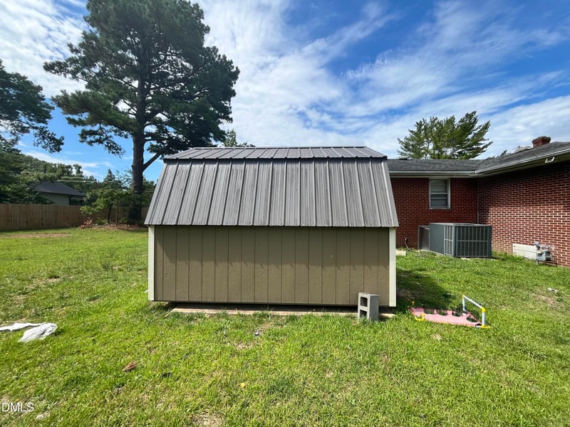 612 Noble St, Selma, NC 27576