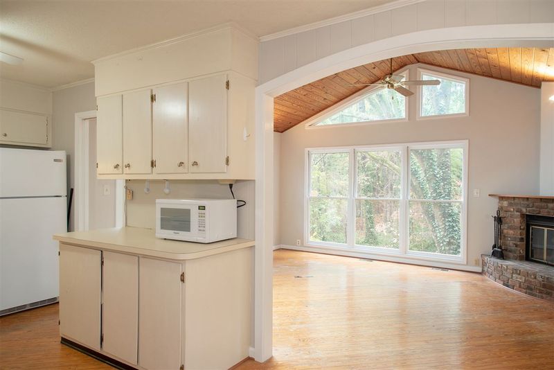 612 Old Farm Rd, Raleigh, NC 27606