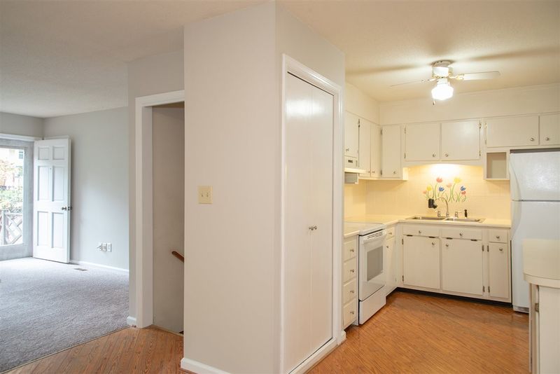 612 Old Farm Rd, Raleigh, NC 27606