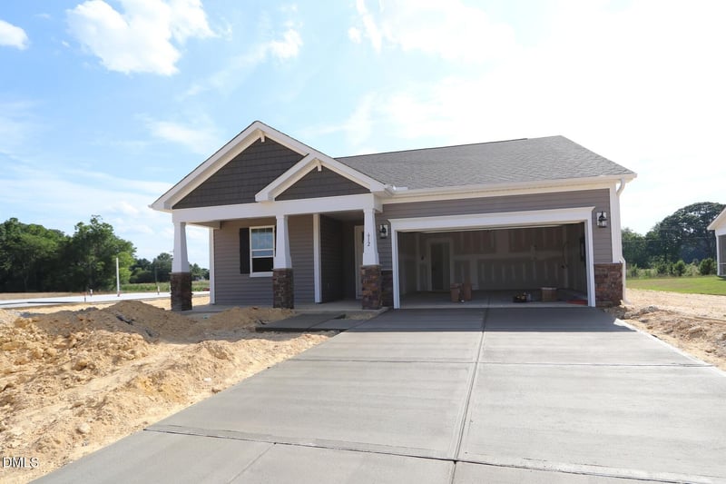 612 Providence Crk Dr, Fuquay Varina, NC 27526