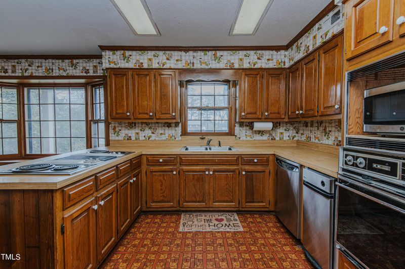 612 S Sellars Mill Rd, Burlington, NC 27217