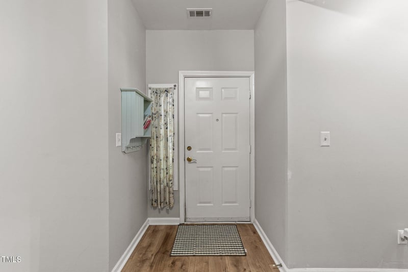 6120 Sunpointe Dr #102, Raleigh, NC 27606