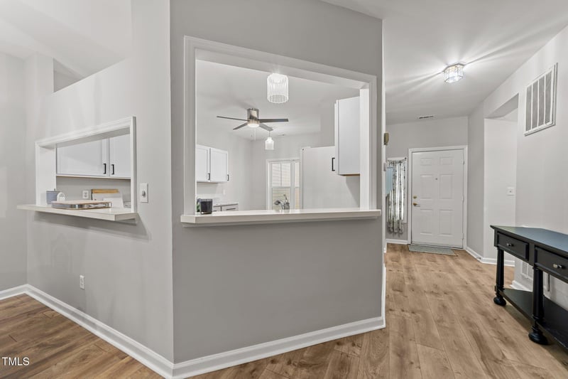 6120 Sunpointe Dr #102, Raleigh, NC 27606