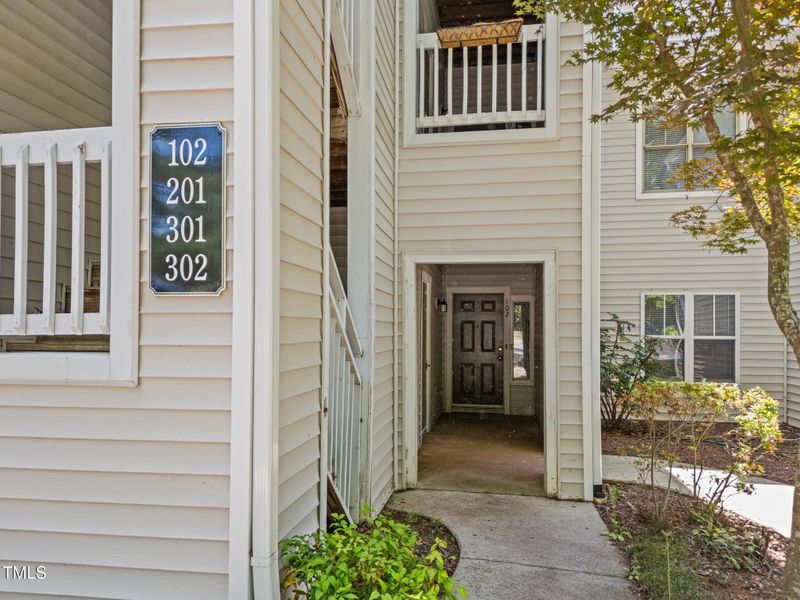 6120 Sunpointe Dr #102, Raleigh, NC 27606