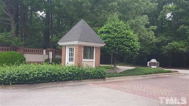 6120 Sunpointe Dr #105, Raleigh, NC 27606