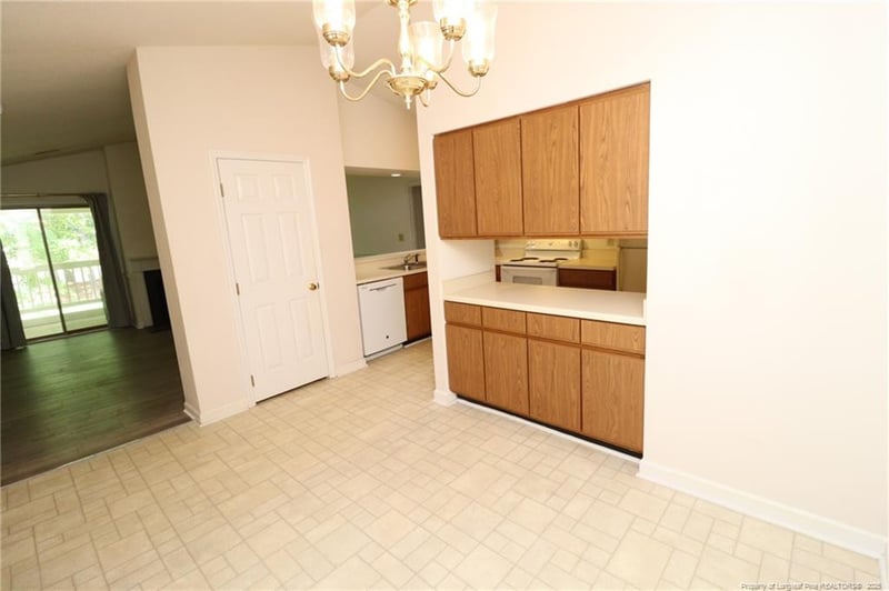6120 Sunpointe Dr #205, Raleigh, NC 27606