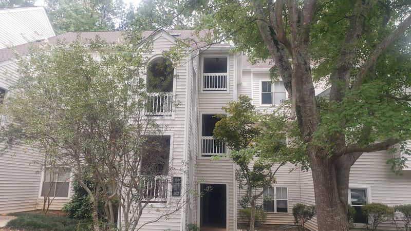 6120 Sunpointe Dr #301, Raleigh, NC 27606