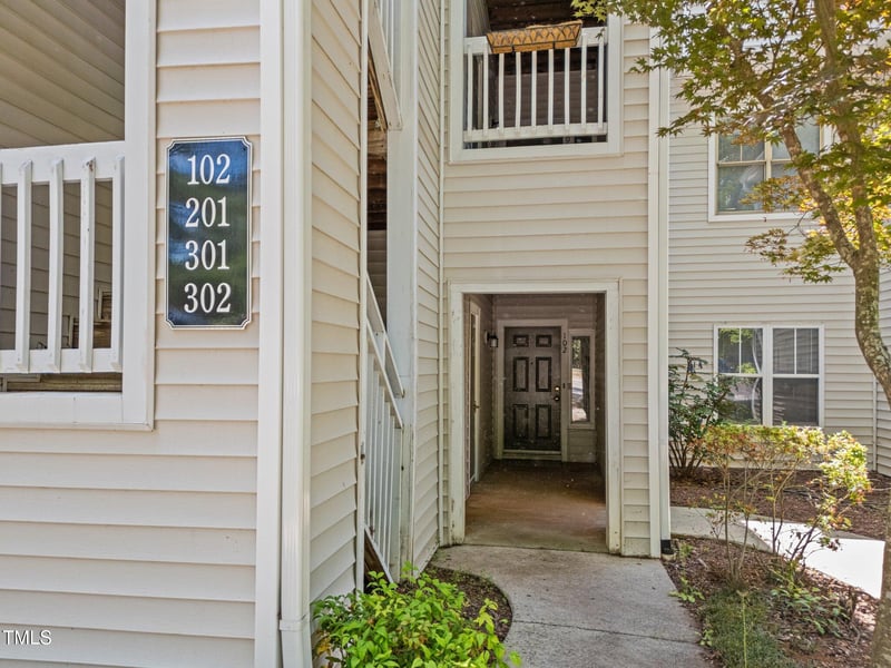 6120 Sunpointe Dr, Raleigh, NC 27606