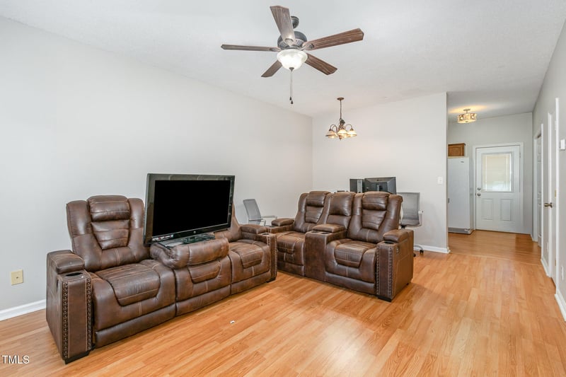 6121 Loch Laural Ln, Raleigh, NC 27613