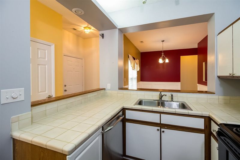 6121 Sunpointe Dr #301, Raleigh, NC 27606