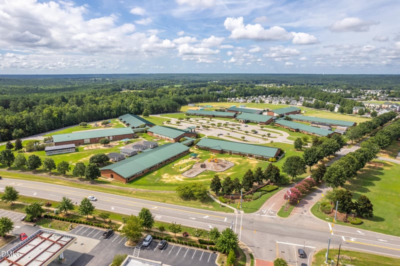 613 Charleston Dr, Clayton, NC 27527