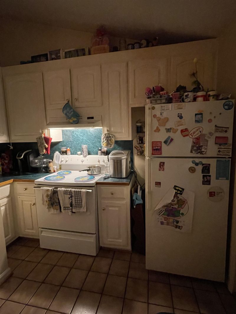 613 Lakeshore Dr, Hillsborough, NC 27278