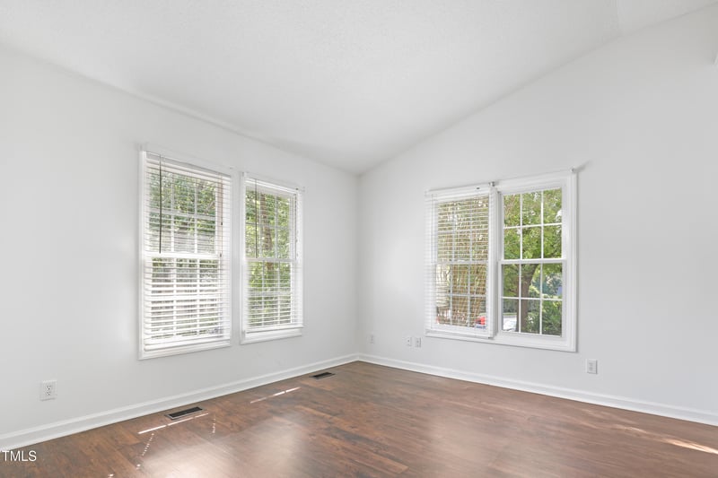 613 Penncross Dr, Raleigh, NC 27610