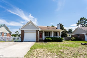 613 Sunnybrook Dr, Hope Mills, NC 28348