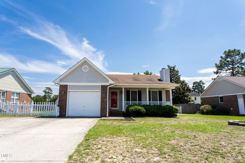 613 Sunnybrook Dr, Hope Mills, NC 28348