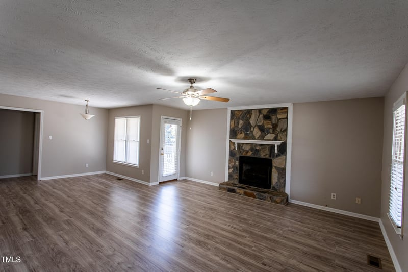 613 Sunnybrook Dr, Hope Mills, NC 28348