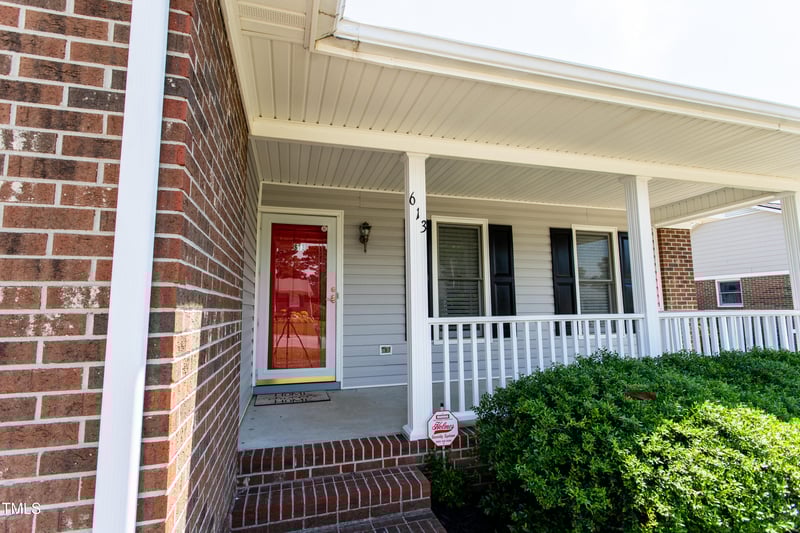 613 Sunnybrook Dr, Hope Mills, NC 28348