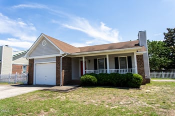 613 Sunnybrook Dr, Hope Mills, NC 28348