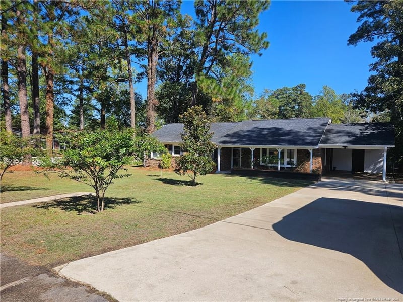 613 York Rd, Fayetteville, NC 28303