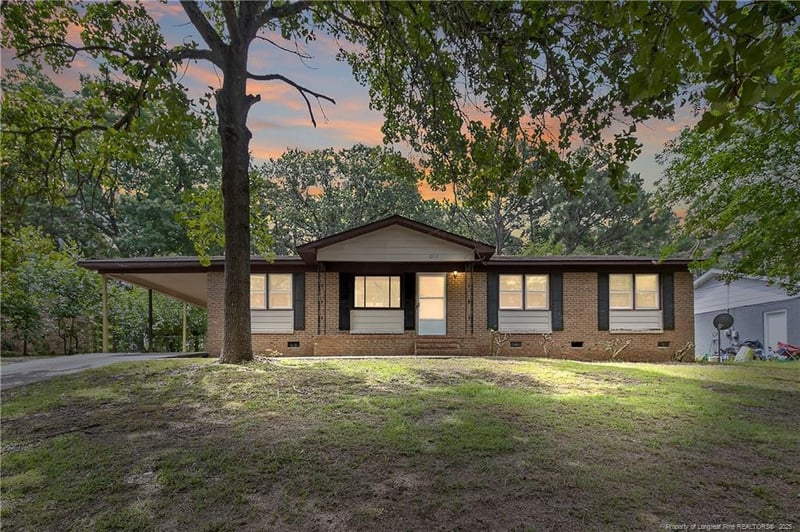 6131 Lonestar Rd, Fayetteville, NC 28301