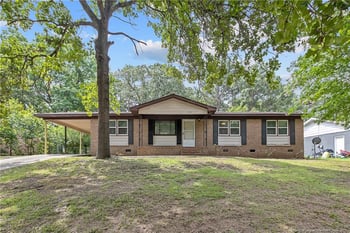 6131 Lonestar Rd, Fayetteville, NC 28301