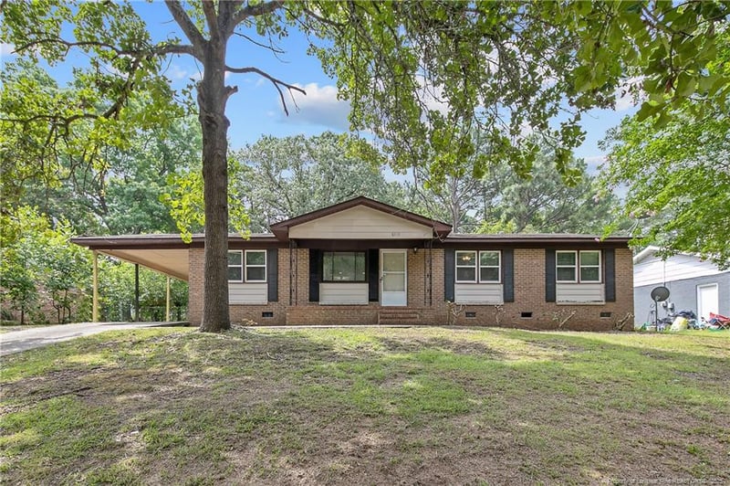 6131 Lonestar Rd, Fayetteville, NC 28301