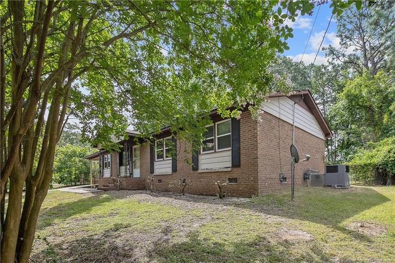 6131 Lonestar Rd, Fayetteville, NC 28301