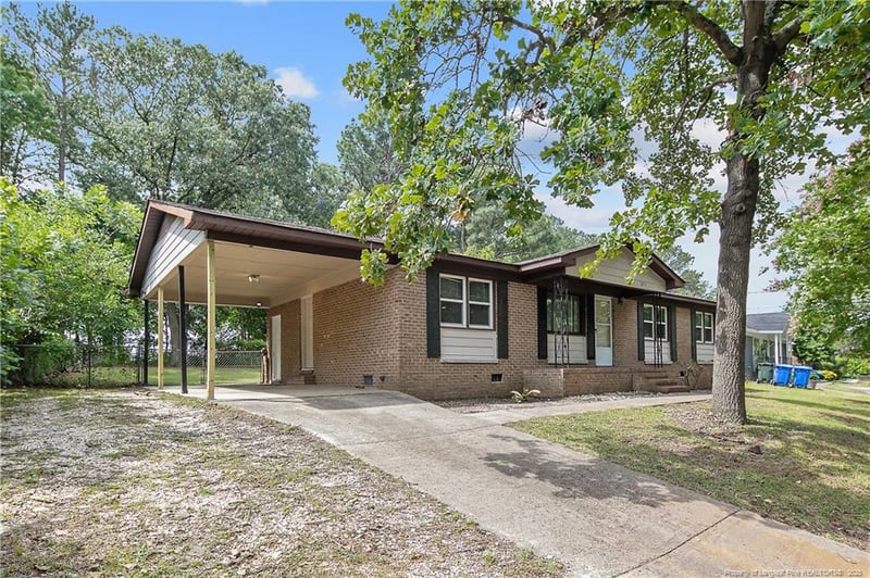 6131 Lonestar Rd, Fayetteville, NC 28301
