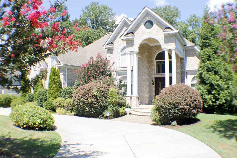 6131 Westglen Dr, Raleigh, NC 27612