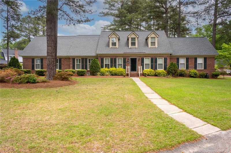 6136 Lochview Dr, Fayetteville, NC 28311