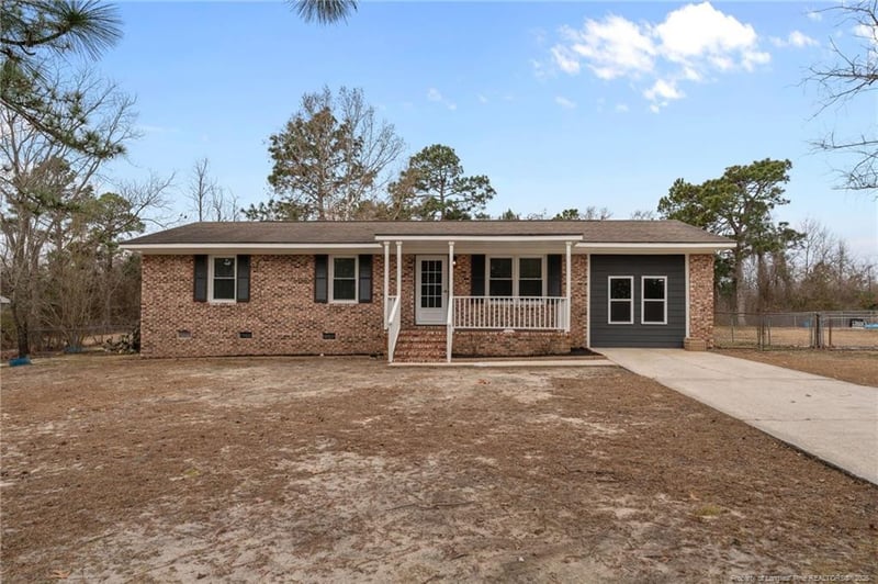 6138 Lexington Dr, Hope Mills, NC 28348