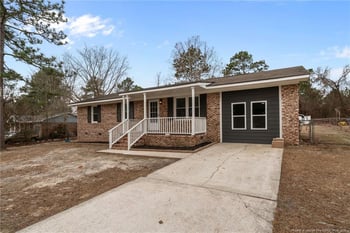 6138 Lexington Dr, Hope Mills, NC 28348