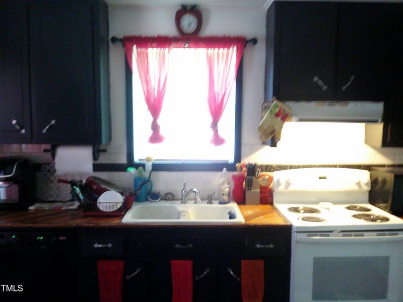 614 Harris St, Burlington, NC 27217