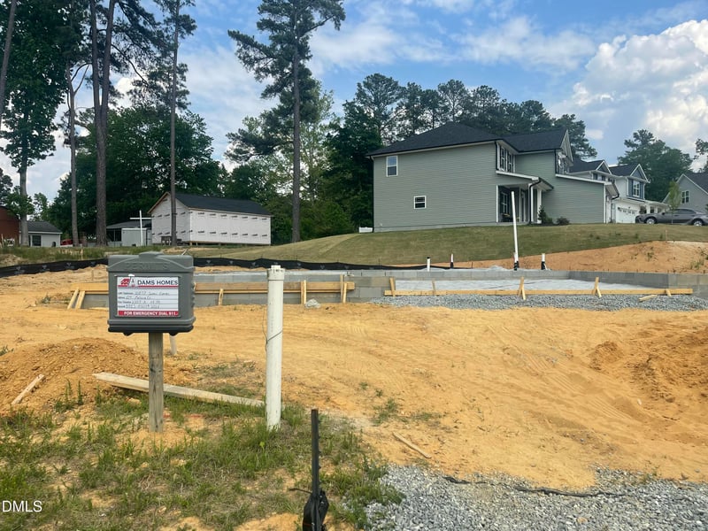614 Melrose Ct, Sanford, NC 27330
