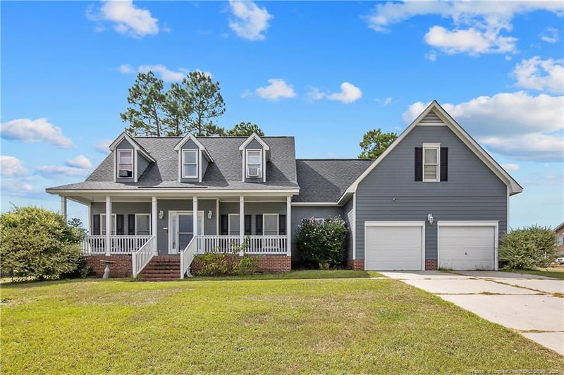 6145 Woodspring Dr, Hope Mills, NC 28348