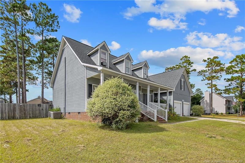 6145 Woodspring Dr, Hope Mills, NC 28348