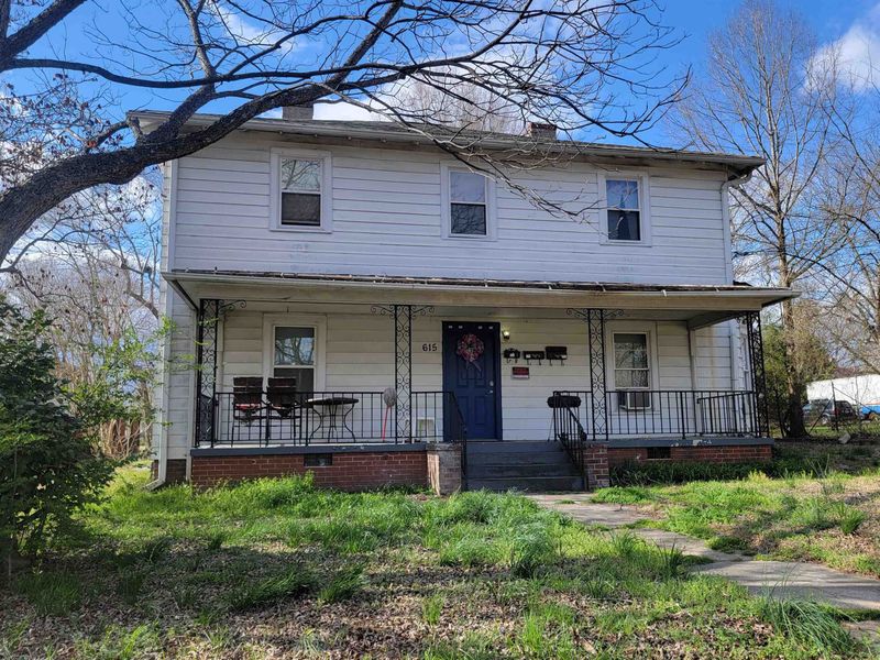 615 S Broad St, Burlington, NC 27215