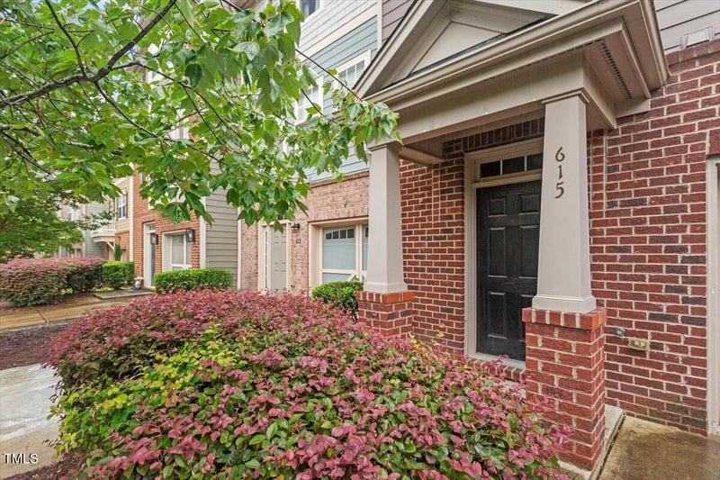 615 Carlton Commons Ln, Cary, NC 27519