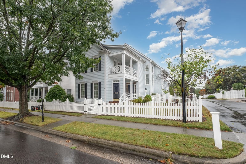 615 Carpenter Town Ln, Cary, NC 27519