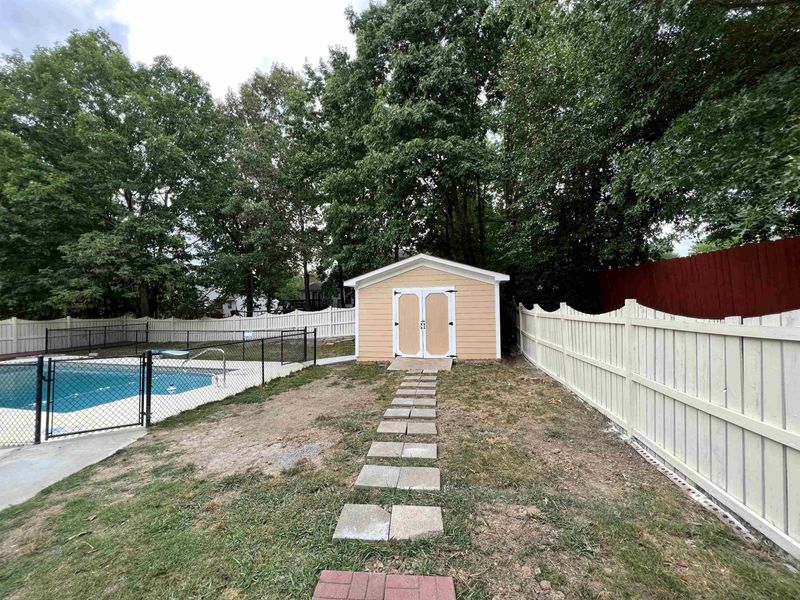 615 Chandler Rd, Durham, NC 27703