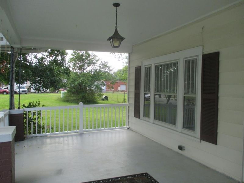 615 E Davis St, Burlington, NC 27215