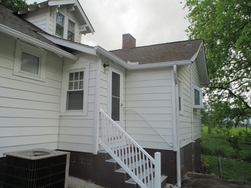 615 E Davis St, Burlington, NC 27215