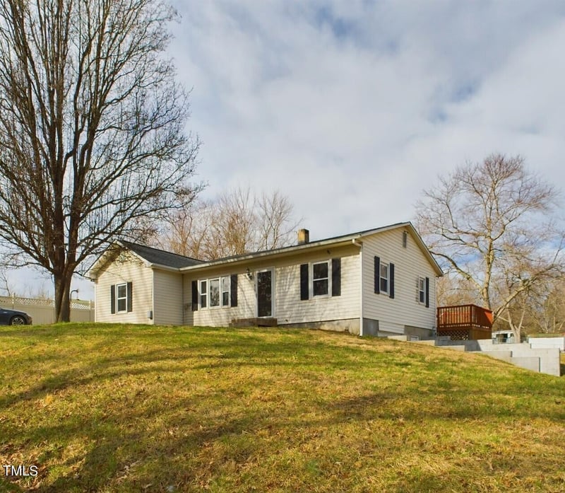 615 Freeland Dr, Hillsborough, NC 27278