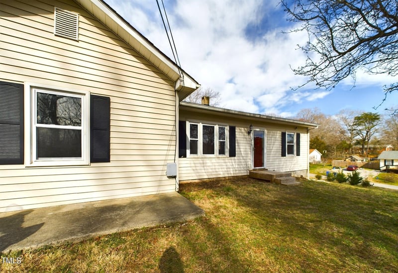 615 Freeland Dr, Hillsborough, NC 27278