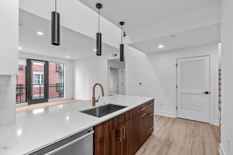 615 Peace St #406, Raleigh, NC 27605